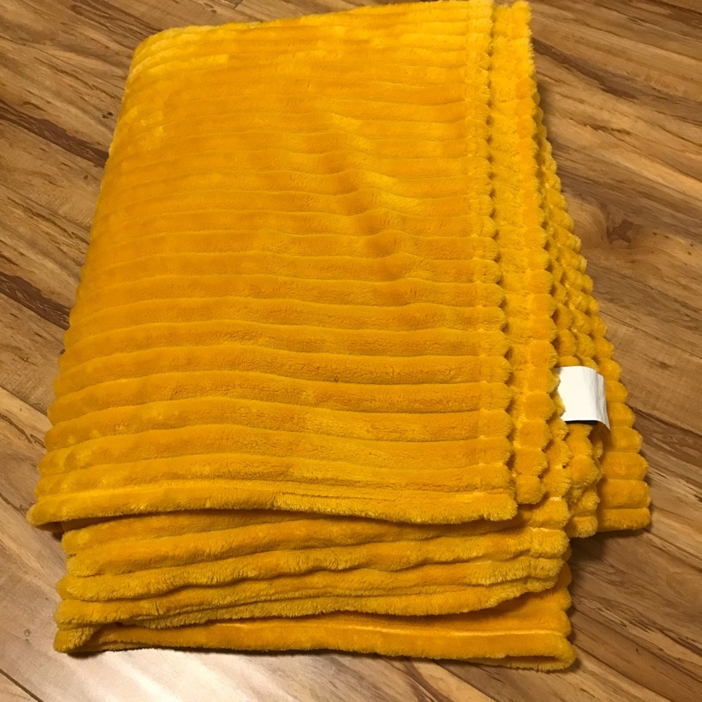 Twin blanket- yellow